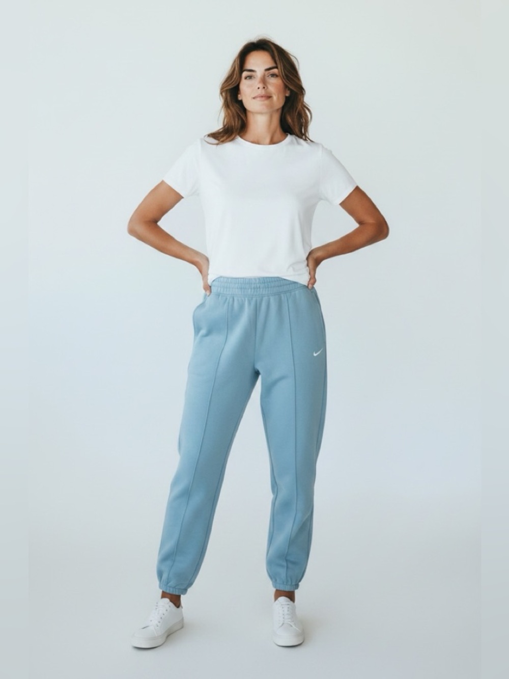 Nike Women's Sportswear Essential Fleece Trouser Sweat Pants - light blue.